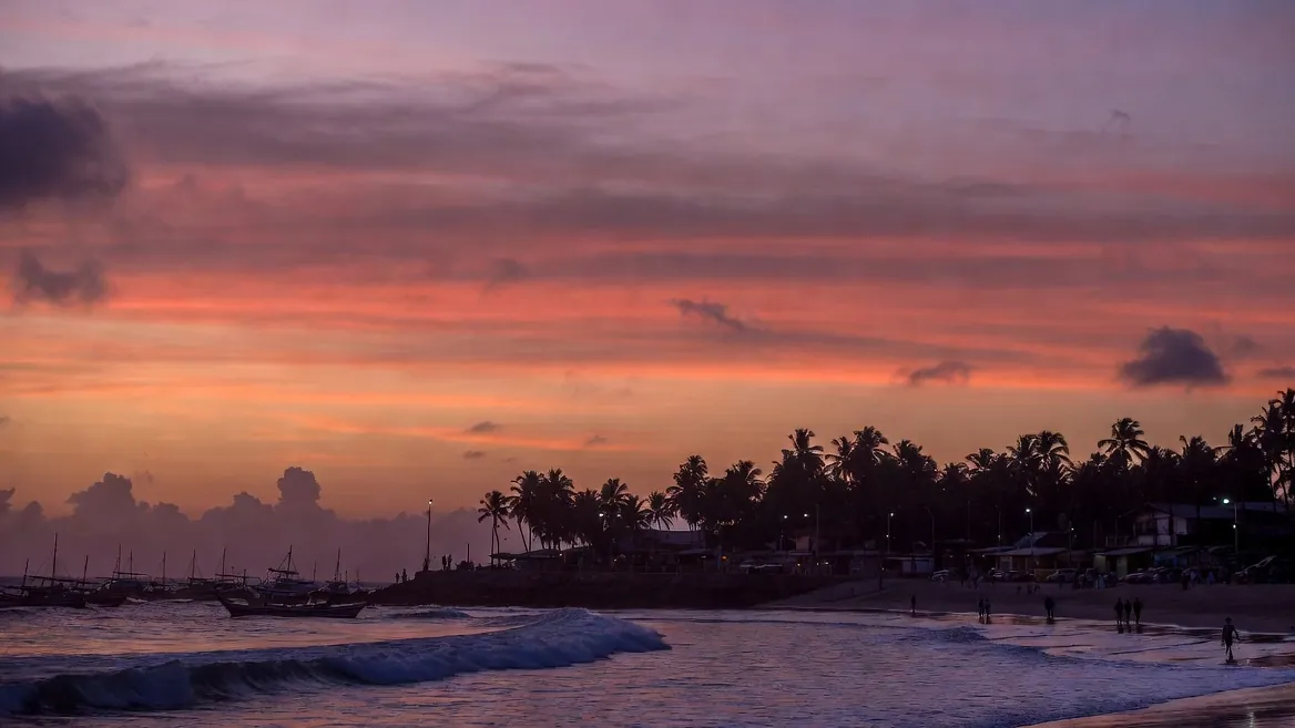 A December sunset over the bay — dry season light at its most theatrical
