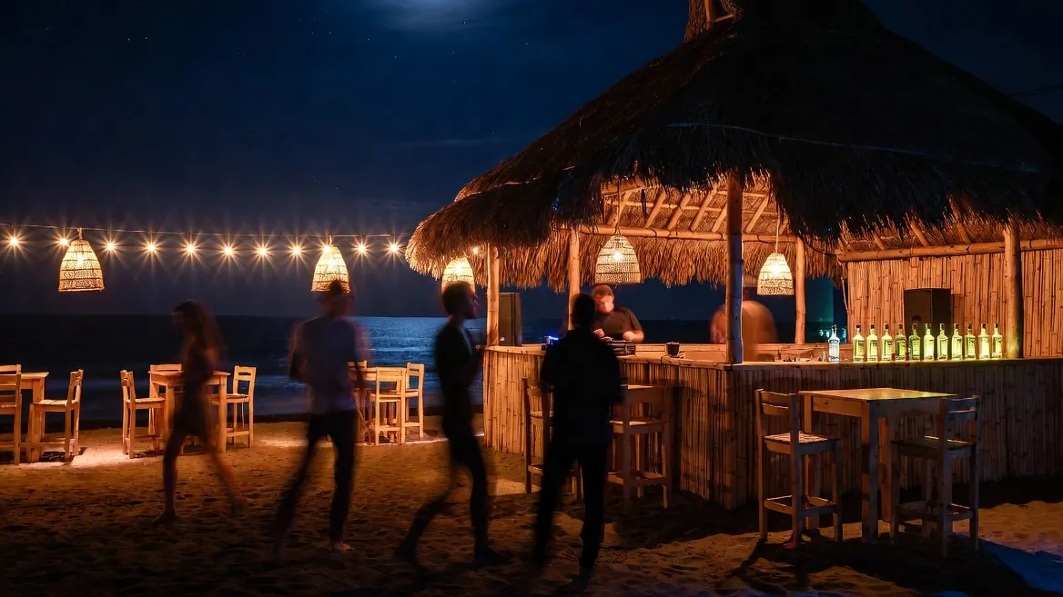 String lights and a full dancefloor at a beach bar — one night of the weekly circuit